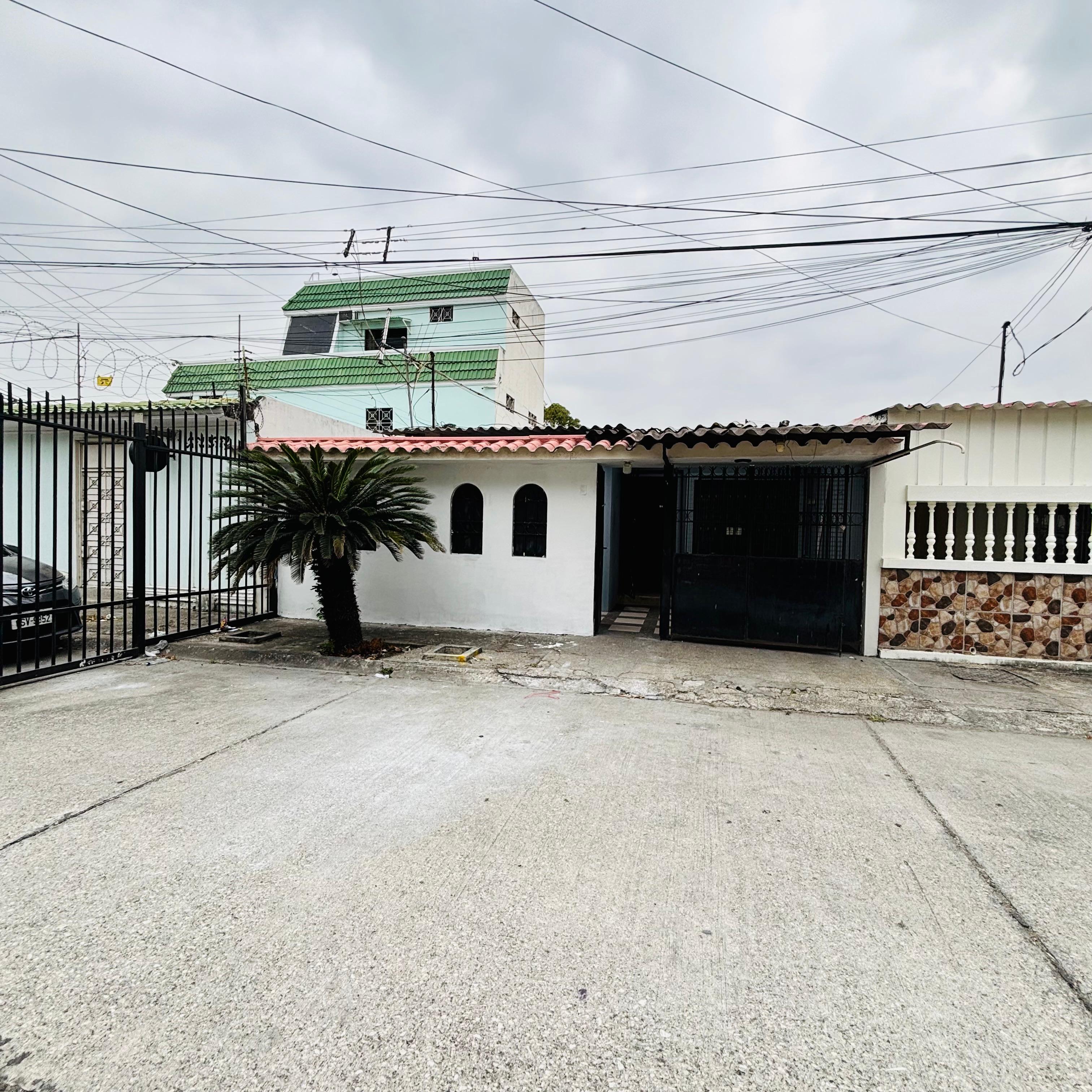 Venta de Casa en Guayacanes dentro de circuito cerrado .