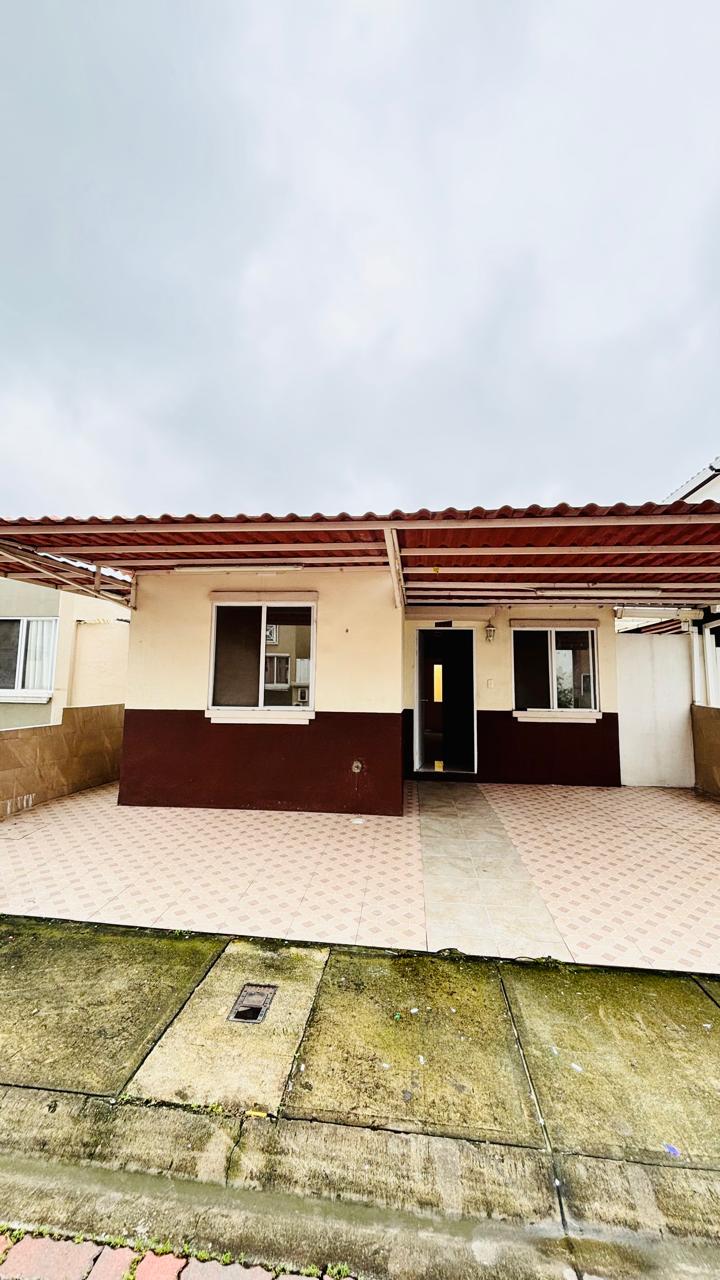 ALQUILO CASA VILLAS DEL REY ETAPA KATE